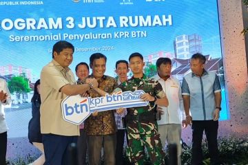 Menteri PKP tinjau akad massal KPR BTN di Kota Serang