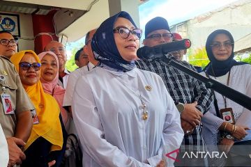 Menteri Arifah pantau pelaksanaan MBG tiga sekolah di Jaktim