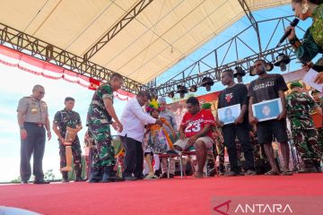 Kodam Kasuari salurkan bantuan 26 kaki palsu di Manokwari dan Sorong
