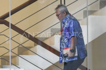 Mantan Ketua KPU Arief Budiman diperiksa KPK