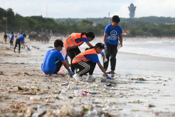 Aksi bersih sampah laut di Pulau Bali