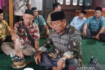 Ritual adat mencari buronan Desertir Sertu Hendri