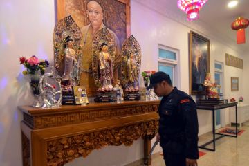 Sterilisasi wihara jelang perayaan Imlek di Lampung