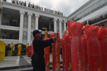 Sterilisasi wihara jelang perayaan Imlek di Lampung