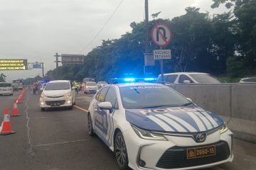 Arus balik di Tol Japek padat hingga petugas terapkan "contraflow"
