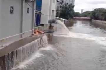 Pemkot Jakut optimalkan pompa stationer atasi banjir di Kelapa Gading
