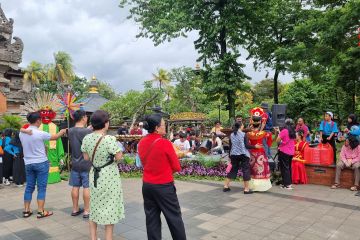 Libur Imlek, TMII dipadati pengunjung