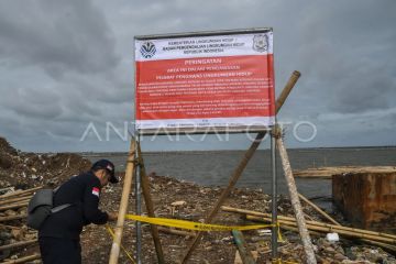 KLHK segel pagar laut di pesisir Tarumajaya
