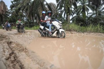Jalan rusak di Muaro Jambi