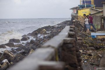 Kemarin, cadev Indonesia bulan April 2025 hingga soal Giant Sea Wall