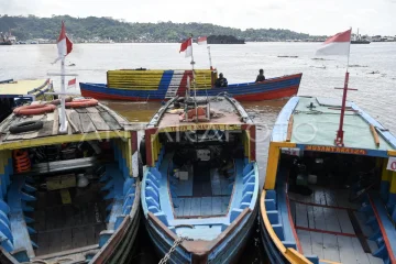 Perahu penyeberangan Sungai Mahakam