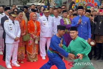 Pram-Doel tiba di Balaikota disambut tanjidor dan palang pintu