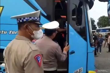 Polisi tilang bus gunakan klakson "telolet"