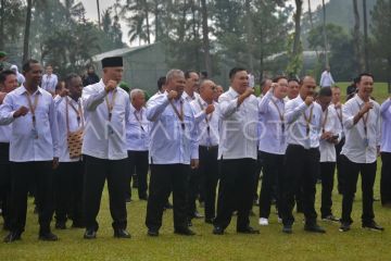 Kegiatan kepala daerah peserta retret di Akmil