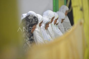 Shalat tarawih Naqsabandiyah Padang