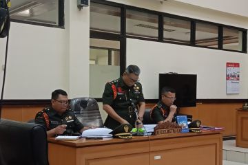 Saksi Nengsih lihat kerumunan orang adu mulut-teriakan maling mobil