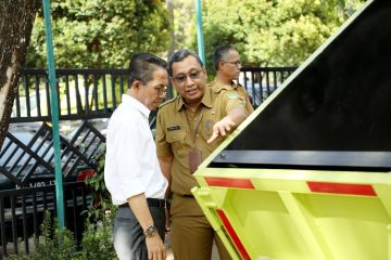Pemkot Batam tambah 14 unit truk arm roll atasi tumpukan sampah