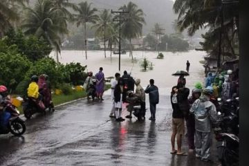 Polres Nias Selatan evakuasi ratusan sepeda motor karena sungai meluap