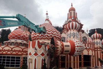 Pembongkaran tempat wisata Hibisc Fantasy Puncak Bogor