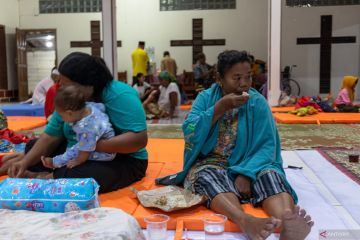 Bagaimana menyikapi seorang Muslim yang terang-terangan tidak puasa?