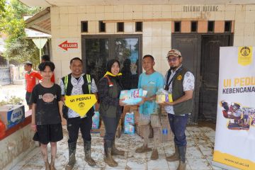 UI Peduli Kebencanaan bantu korban banjir di Bekasi dan Depok