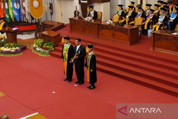 Mentan terima penghargaan dari UNS karena kepeloporan di pertanian 
