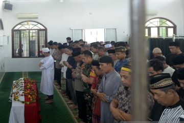 Jenazah anggota Polri korban penembakan tiba di rumah duka
