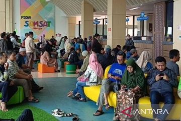 Ratusan orang wajib pajak padati Samsat Cianjur Jabar
