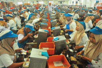 BPS: 3,59 juta penduduk baru terserap ke dunia kerja per Februari 2025