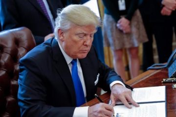 Trump berlakukan tarif 25 persen untuk impor mobil dan truk ringan