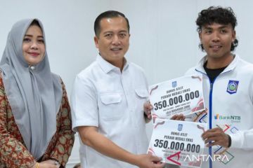 Gubernur NTB serahkan bonus atlet PON Aceh-Sumut Rp31 miliar