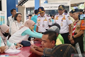 Pos kesehatan di Jakarta buka layanan periksa tekanan dan gula darah