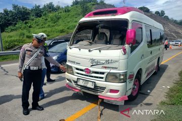 Dua pemudik alami luka akibat kecelakaan tunggal di Tol Cipali