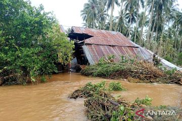 Banjir arus deras 1-1,5 meter rendam 4 desa di Biau Gorontalo Utara