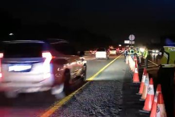 Rekayasa lalu lintas lawan arah di tol Jakarta-Cikampek dihentikan