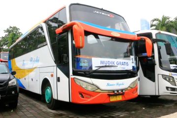 Lima armada bus mudik gratis bawa 200 penumpang berangkat dari Mataram