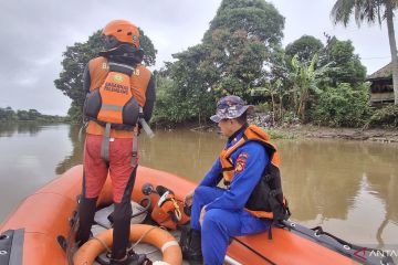 SAR Palembang cari dua anak tenggelam diduga terseret arus Sungai Ogan