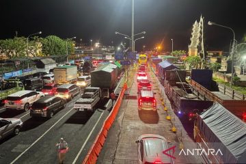 Kendaraan logistik dan bus dominasi pelabuhan Ketapang-Gilimanuk