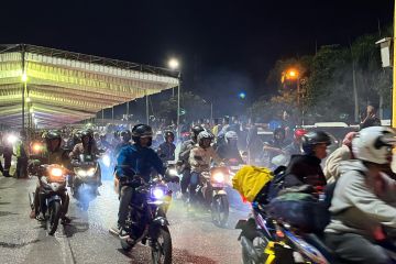 Pemilir bersepeda motor padati Pelabuhan Bakauheni pada H+5 malam