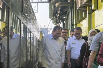 Anggota DPR puji ketepatan waktu kereta api pada periode Lebaran 2025