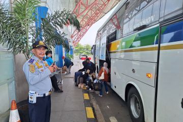 Terminal Pulo Gebang catat 5.705 penumpang pada puncak arus balik