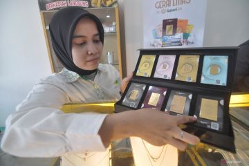 Harga emas hari ini Sabtu 24 Mei 2025 turun Rp14.000 jadi Rp1.981.000 per gram