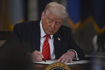 Trump teken perintah eksekutif blokir UU perubahan iklim negara bagian