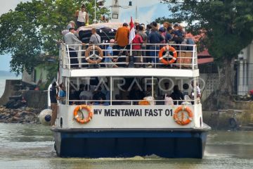 Kunjungan wisman awal musim selancar di Mentawai