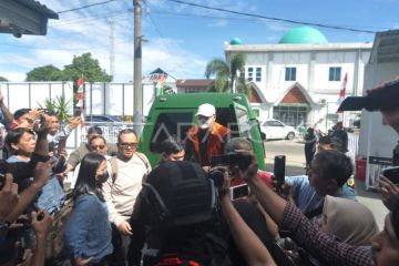 Pemindahan tersangka mantan Gubernur Bengkulu