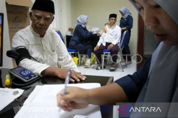 Vaksinasi jamaah calon haji di Mataram