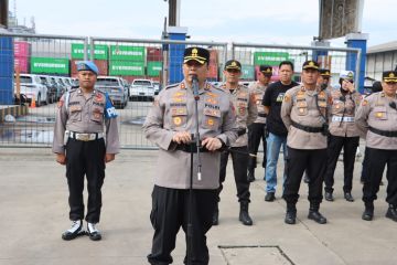 Polisi tak bersenjata kawal unjuk rasa FBTPI di Pelabuhan TanjungPriok