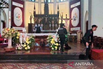 Polisi terjunkan penjinak bom sterilisasi Katedral sebelum Paskah