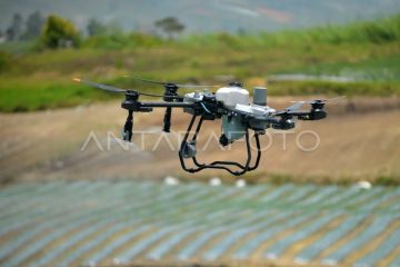 Uji coba drone pertanian di Solok