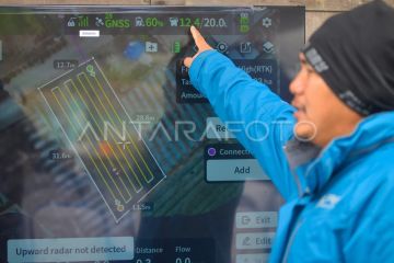 Uji coba drone pertanian di Solok